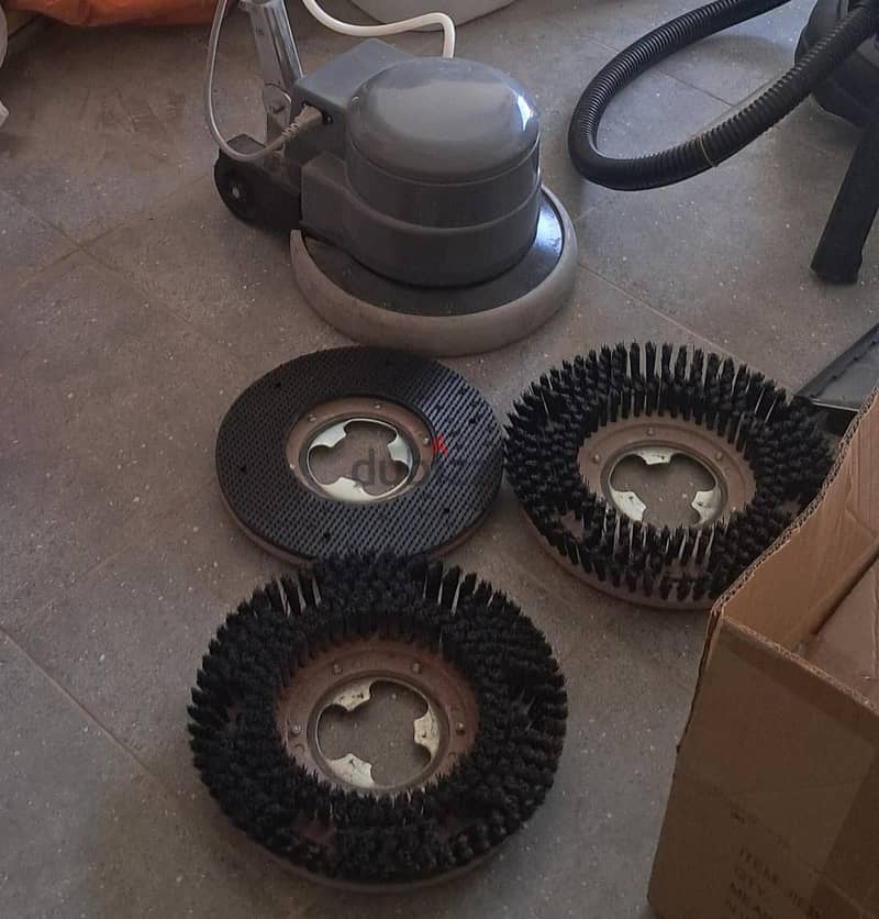 slightly used like new cleaning equipment 3