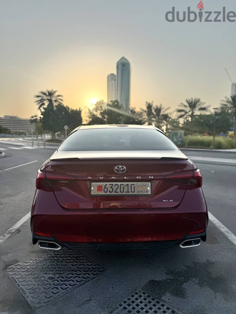 Toyota Avalon 2019 agency maintained 2