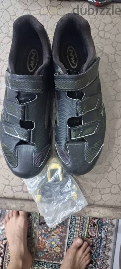 Northwave cycling shoes with cleats