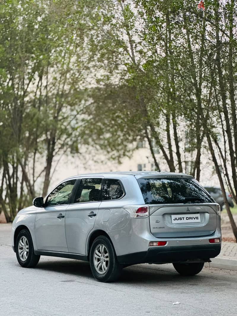 MITSUBISHI OUTLANDER 2014 MODEL WELL MAINTAINED SUV 1