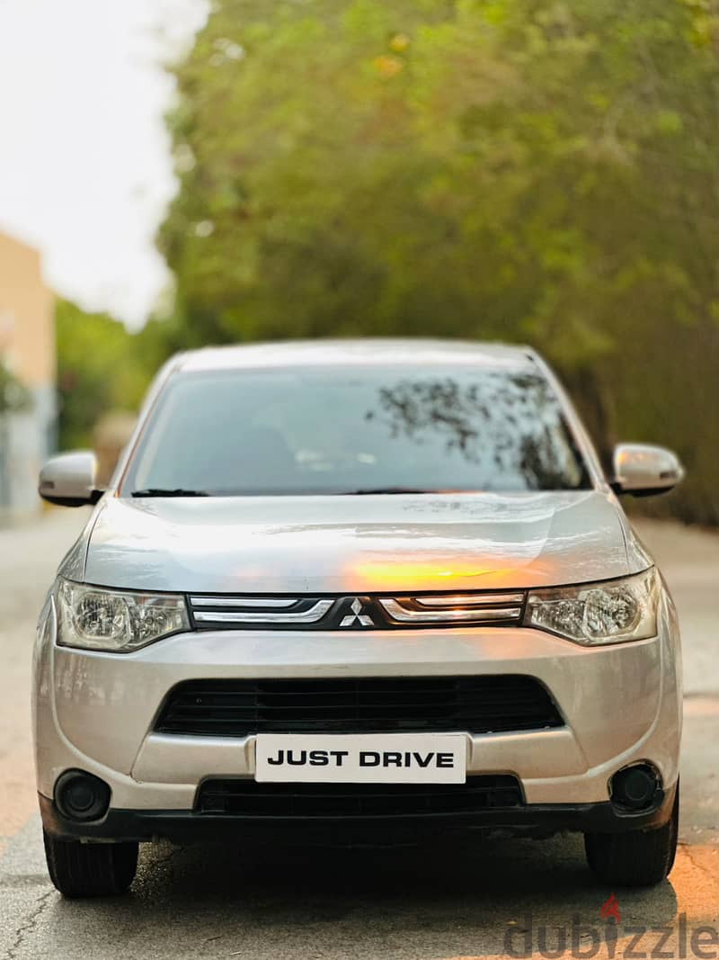 MITSUBISHI OUTLANDER 2014 MODEL WELL MAINTAINED SUV 3