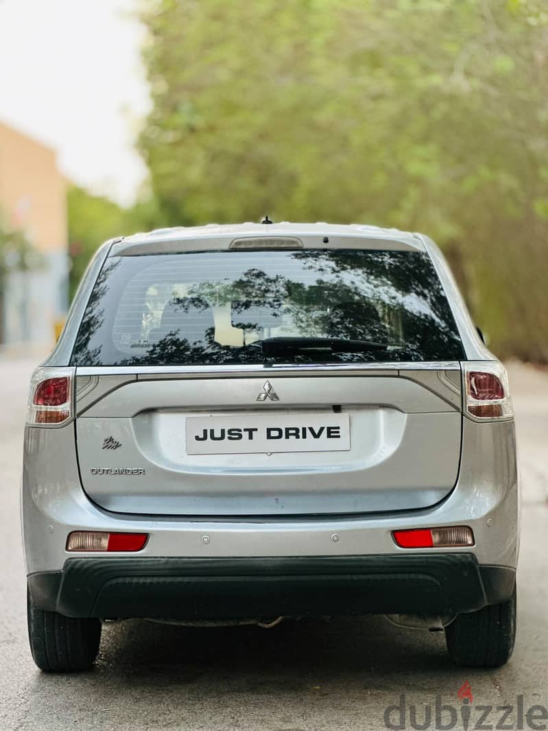 MITSUBISHI OUTLANDER 2014 MODEL WELL MAINTAINED SUV 4