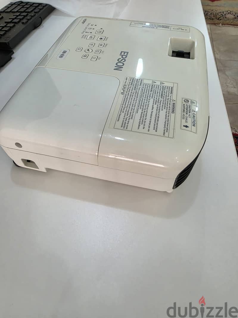 Epson EB-E10 3LCD projector 1