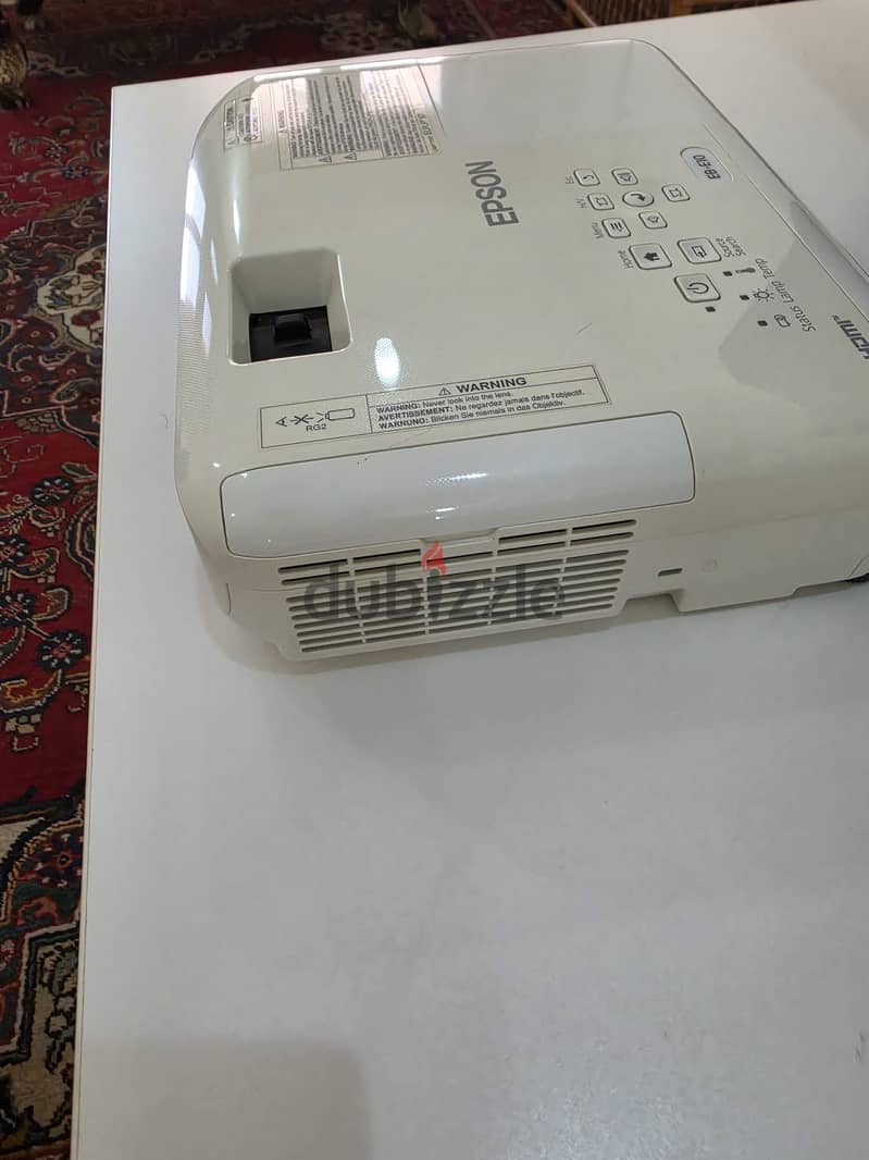 Epson EB-E10 3LCD projector 2