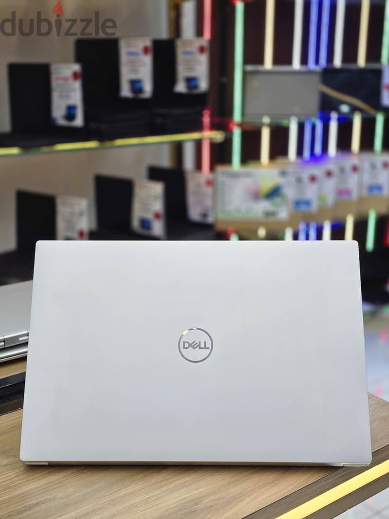 Dell XPS 15 9500 Core i5-10th Generation 4