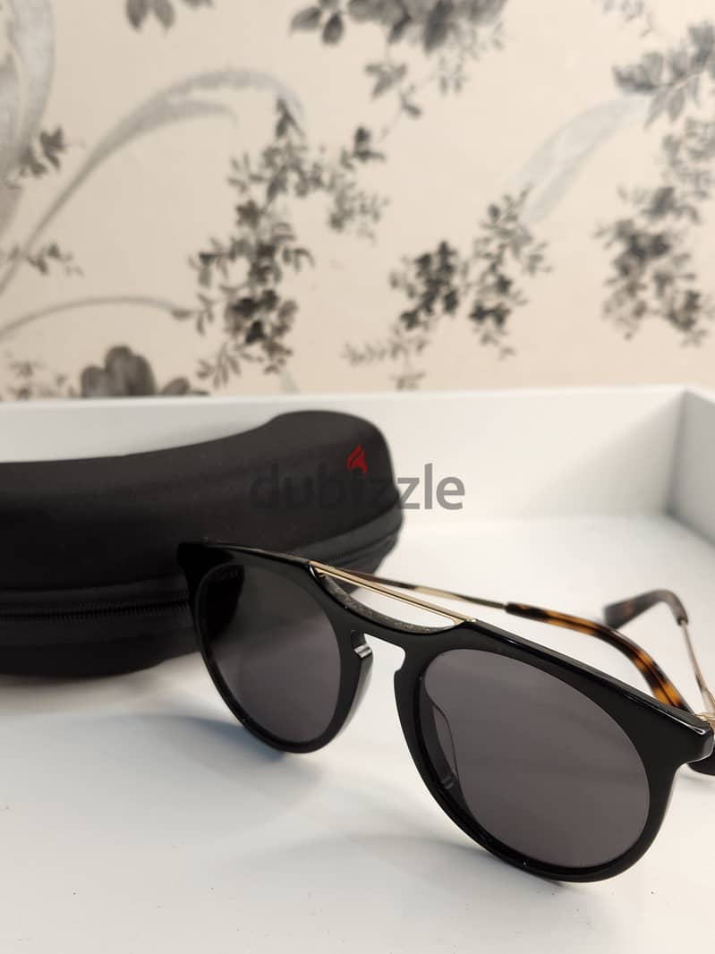 Used clean Sunglass - 39591018 1