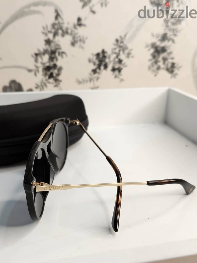 Used clean Sunglass - 39591018 2