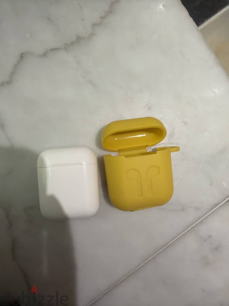 For Sale: Apple Airpods Gen 1 4