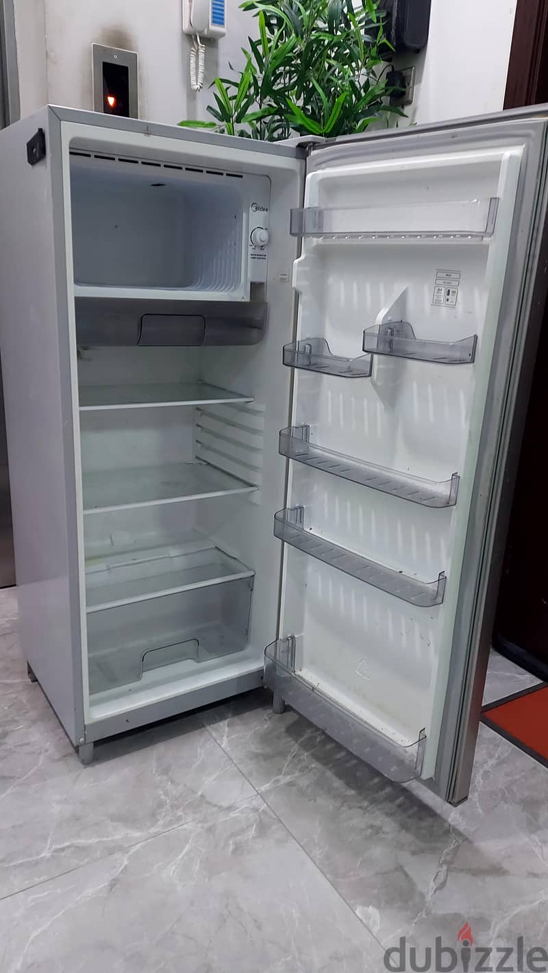 Midea Medium Refrigerator 1