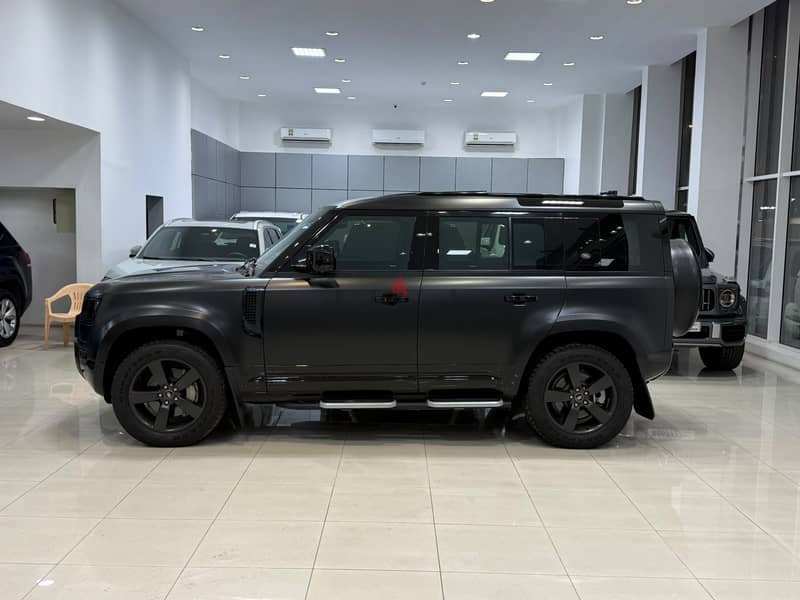 Land Rover Defender 2024 Black 2