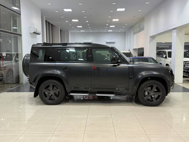 Land Rover Defender 2024 Black 3