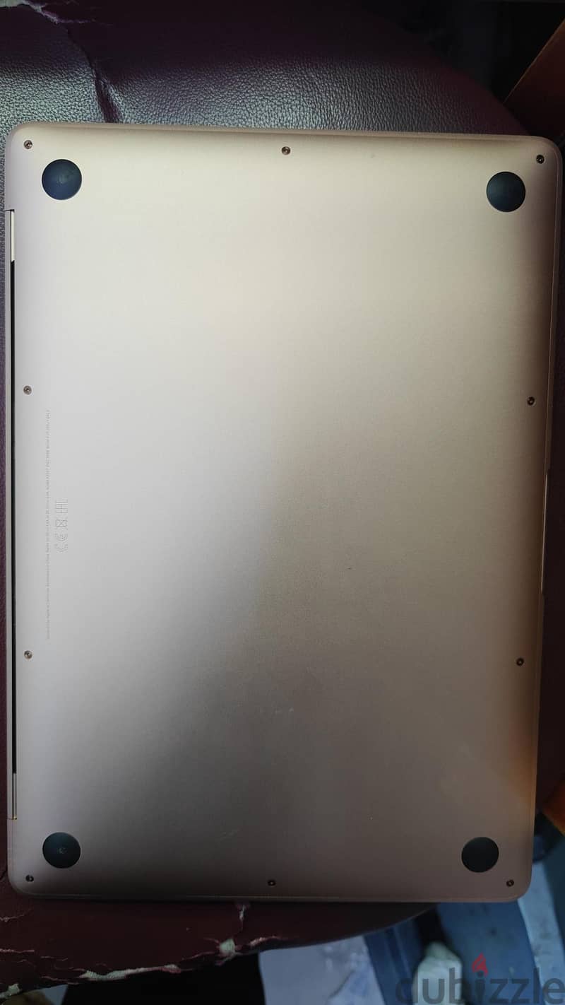 MacBook M1 8/256 like new 2