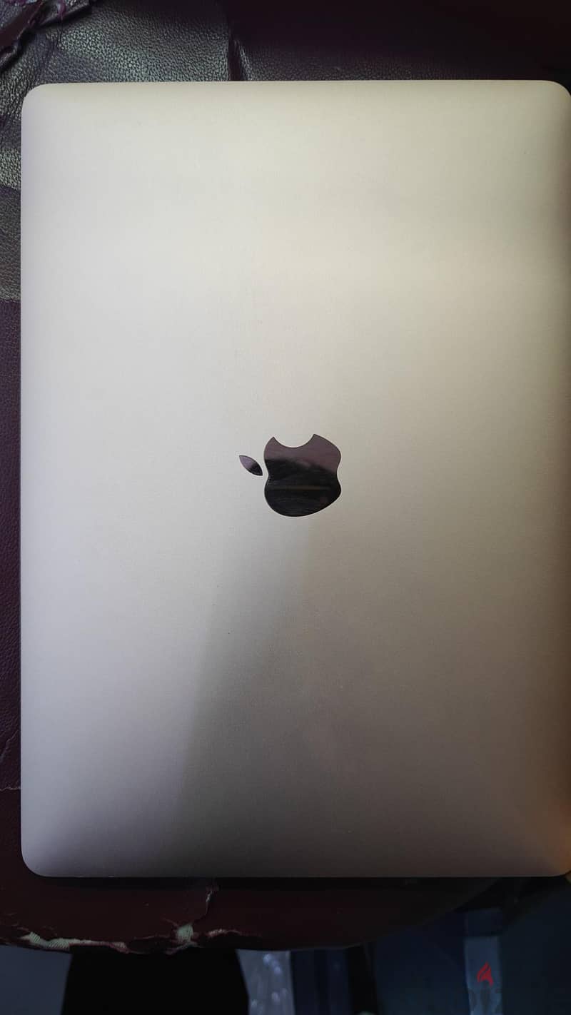 MacBook M1 8/256 like new 3