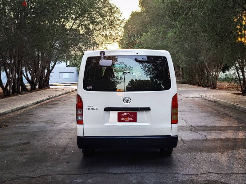 Toyota Hiace MODEL 2014 5