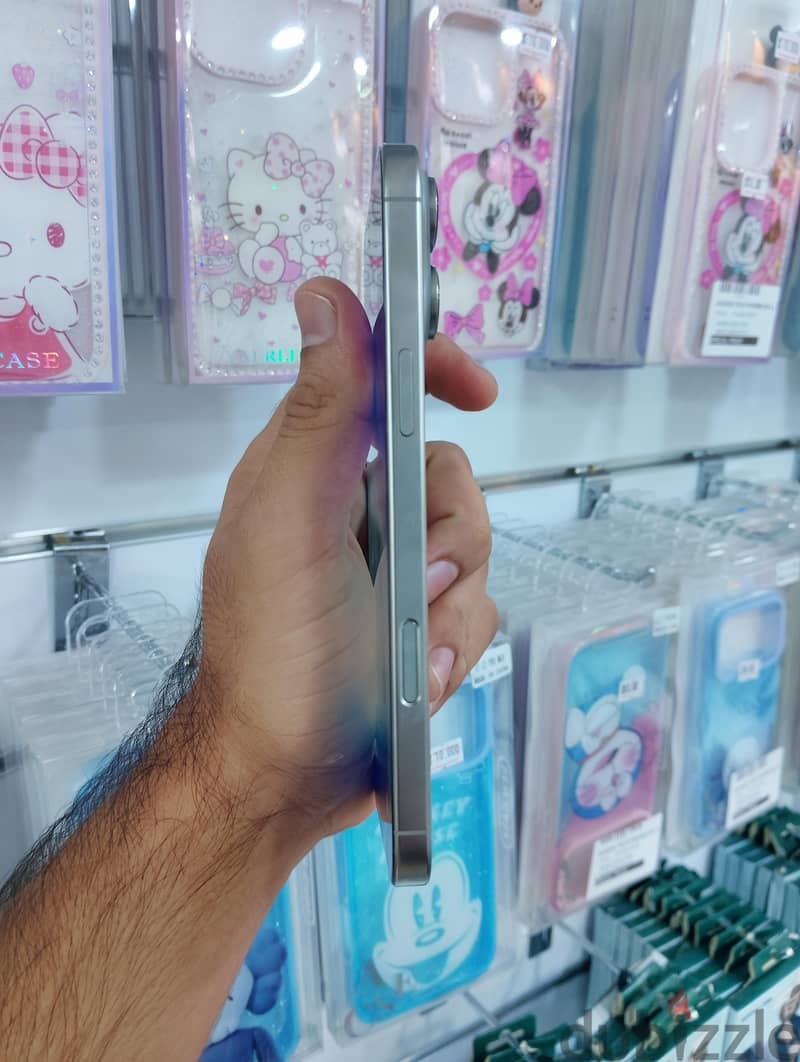Apple - iPhone 16 Pro Max 4
