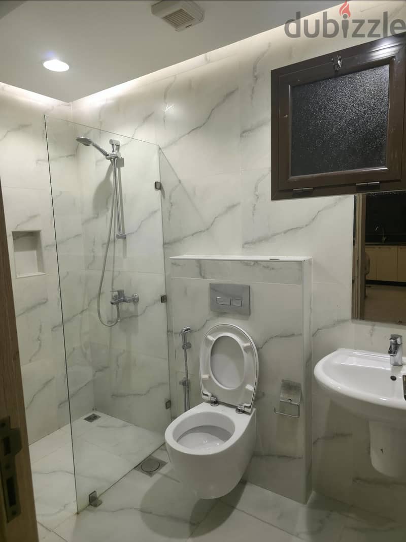 Beautiful Luxury Apartment in juffair with 1 room available for rent 8