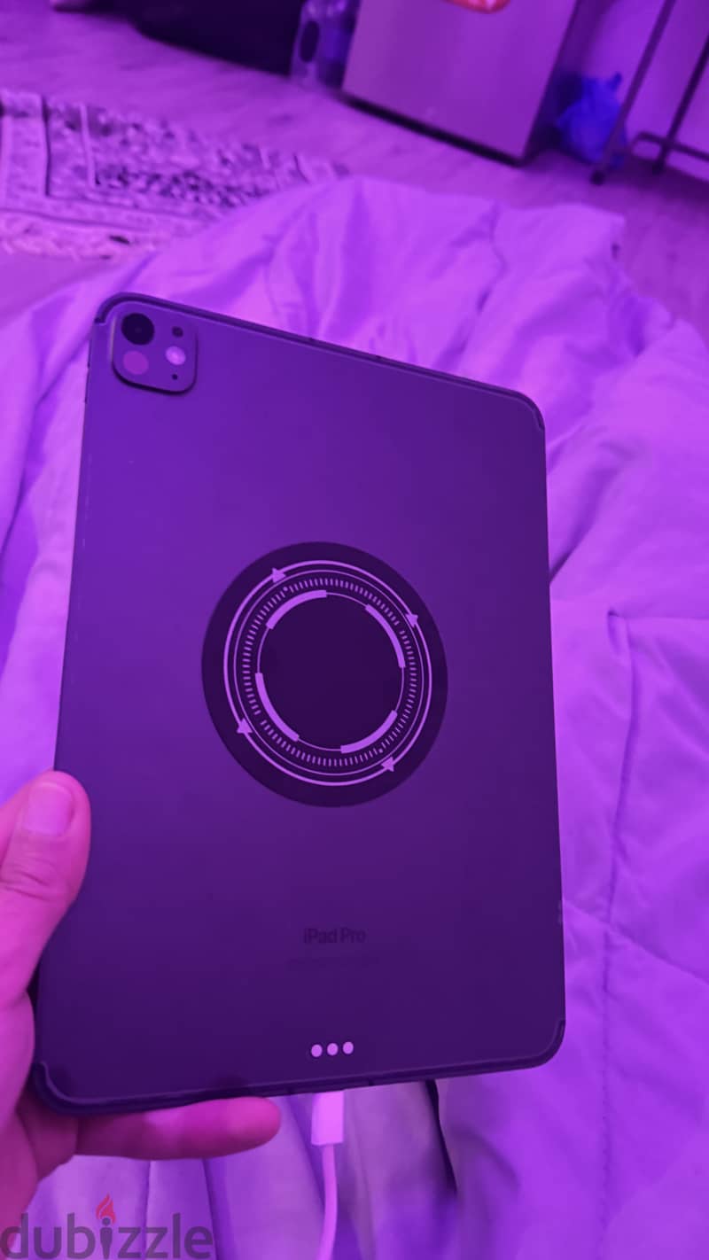 Ipad pro m4 Wi-Fi + Cellular 100% battery 2