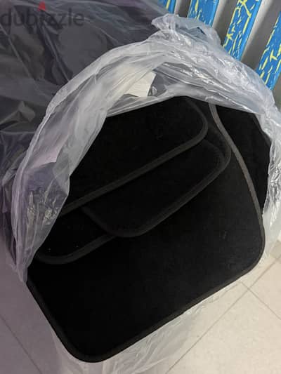 Icaur v27 mats دوسات للسياره جديده