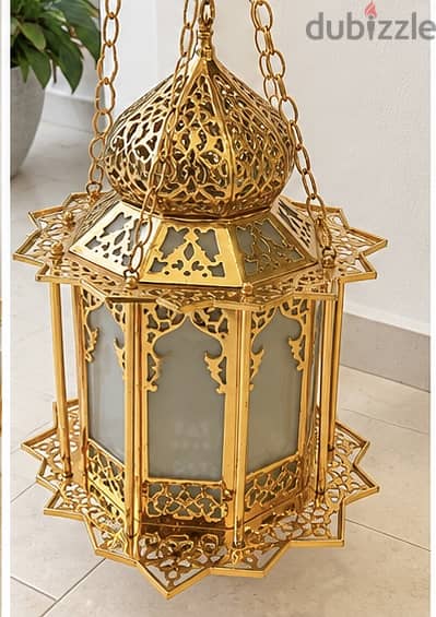 Set of Gold Lantern-Style Hanging Lights 1