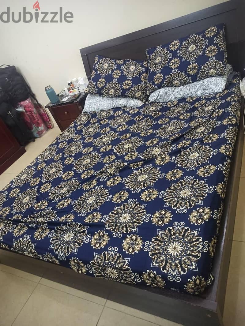 queen size bed with mattress 2