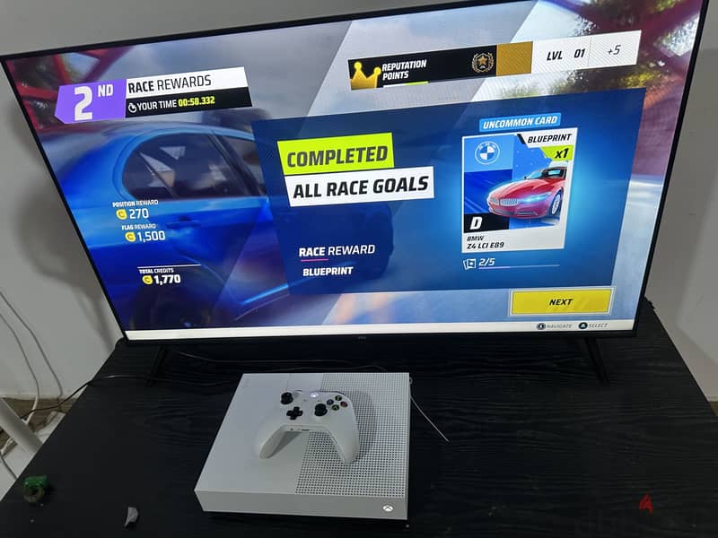 Xbox One S All-Digital Edition (1TB)  with original wireless co 1