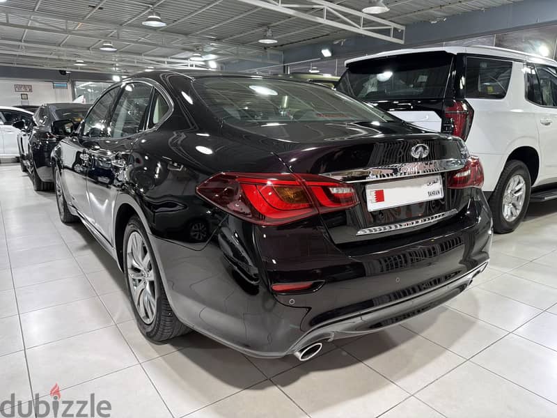 2016 Infiniti Q70 1
