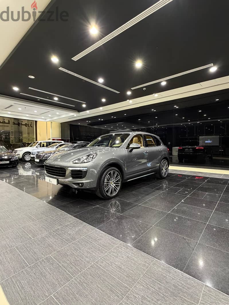Porsche Cayenne S Model  2016 1
