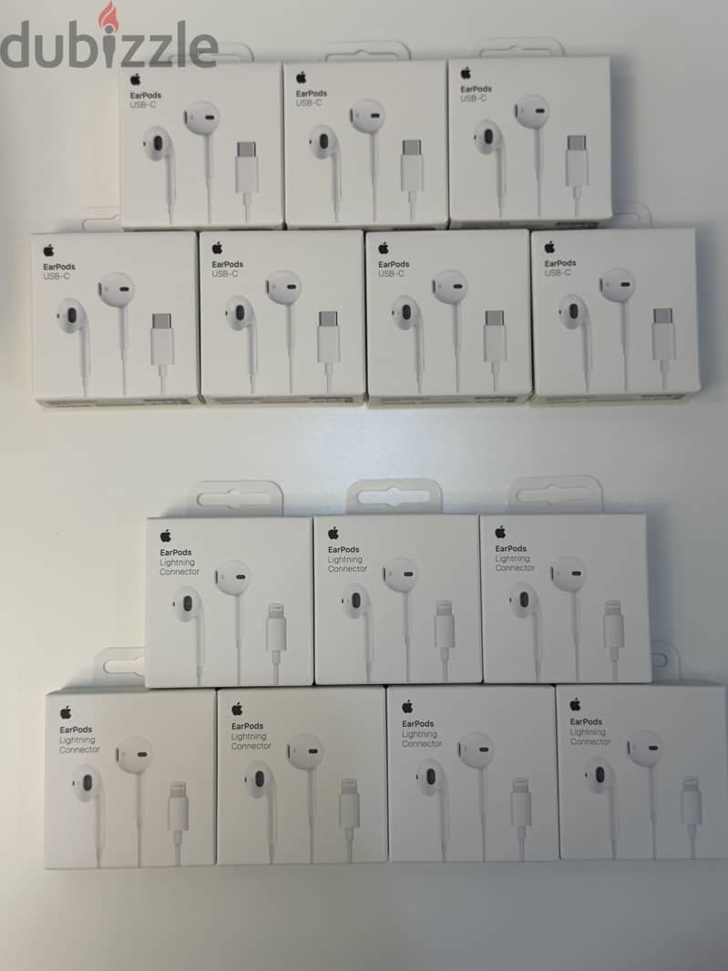 Lightning & Type-C Earphones – Wholesale Clearance (10 pcs minimum) 1