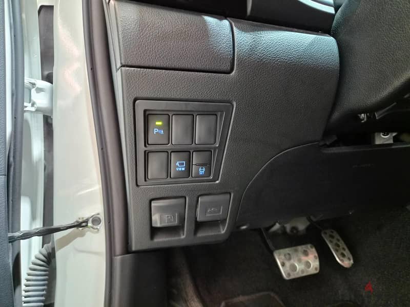 Toyota Hilux 2025 GR (V6) 12