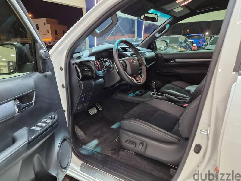 Toyota Hilux 2025 GR (V6) 13