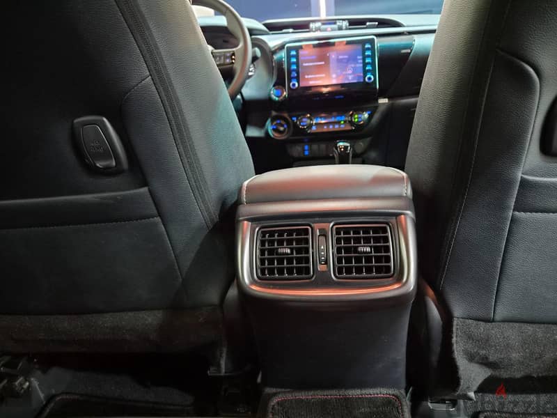 Toyota Hilux 2025 GR (V6) 14