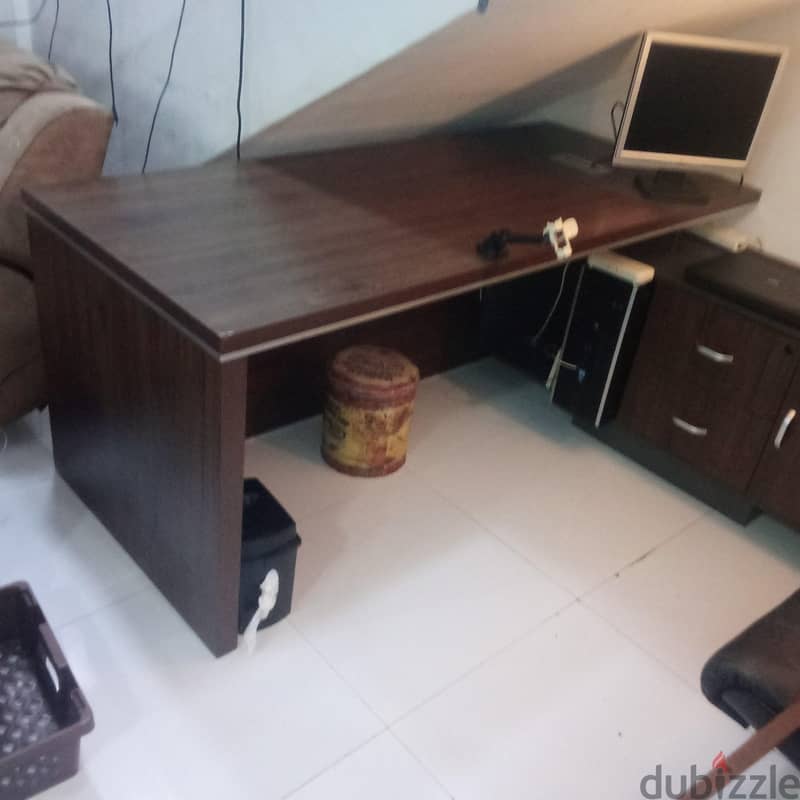 Long L-shape office Desk with chair 4