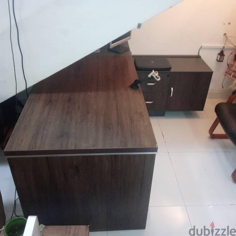 Long L-shape office Desk with chair 5