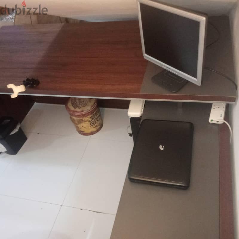Long L-shape office Desk with chair 6