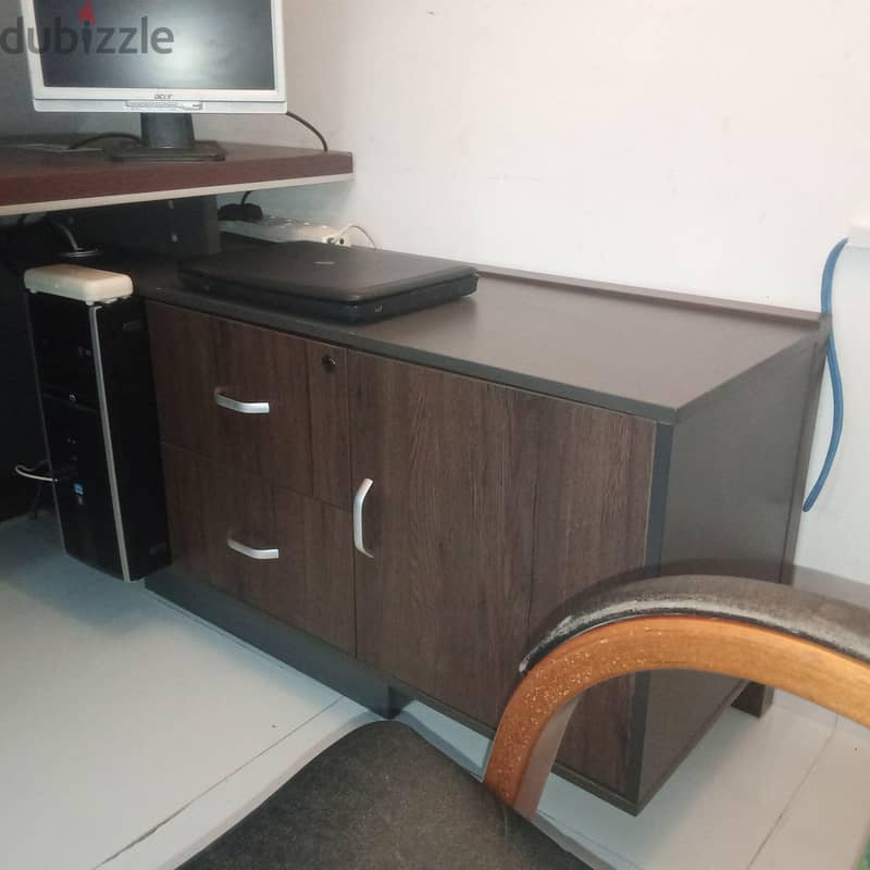 Long L-shape office Desk with chair 7
