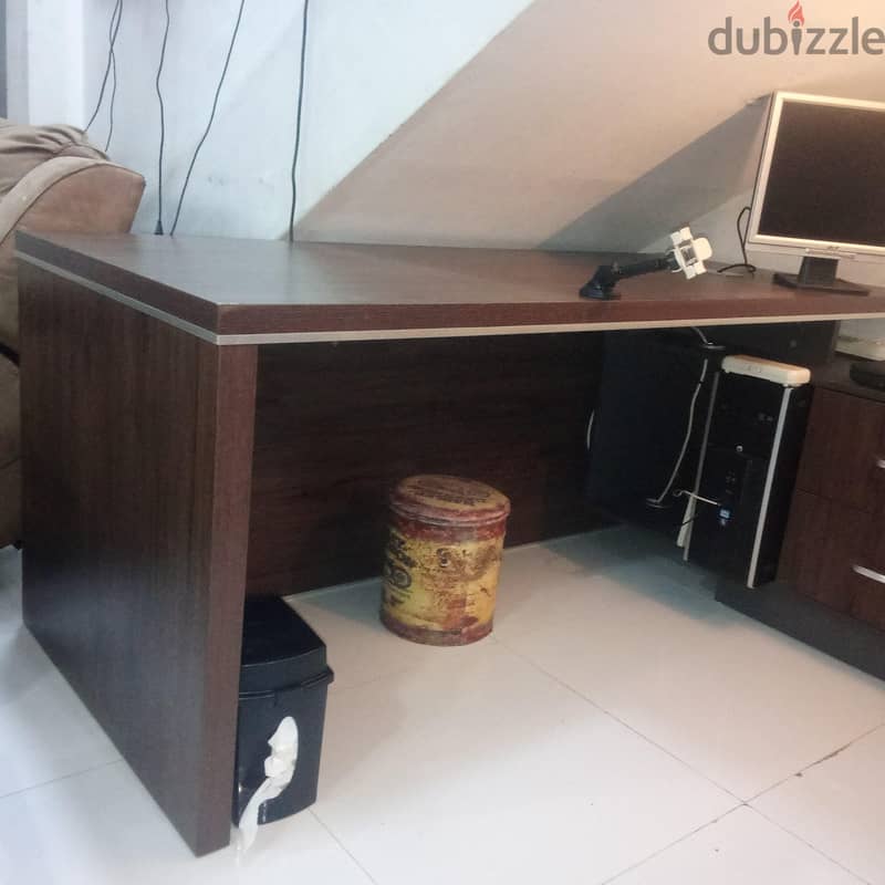 Long L-shape office Desk with chair 9