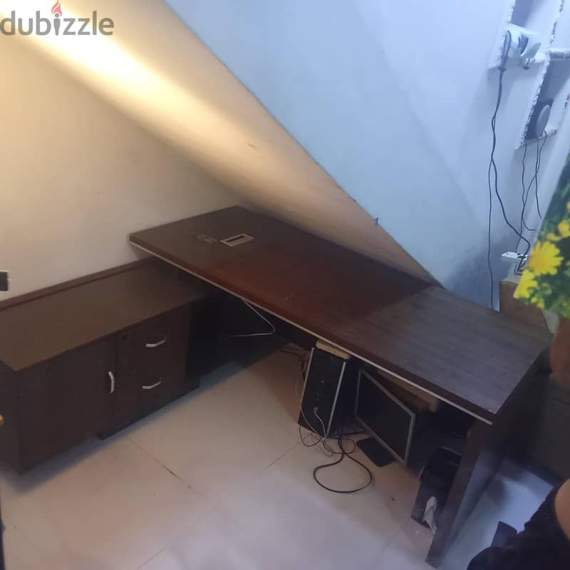 Long L-shape office Desk with chair 14