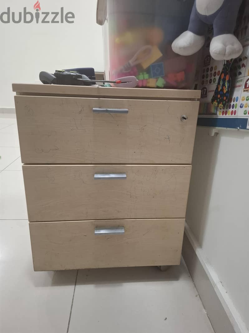 Complete 3 Piece Bedroom set - king Size Bed, Large wardrobe, drawer 1