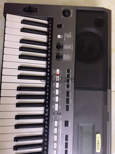 Yamaha psr-i400 mint condition for urgent sale with FREE ACCESSORIES