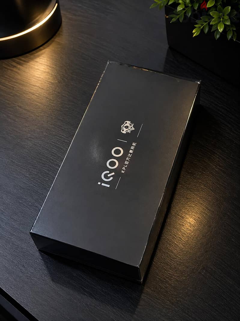 Vivo iqoo 15 12+256 white colour 1