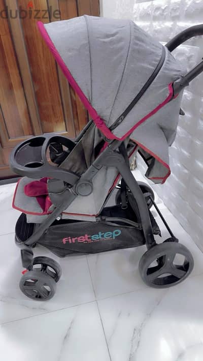 عربة اطفال ماركة first step بحالة ممتازة