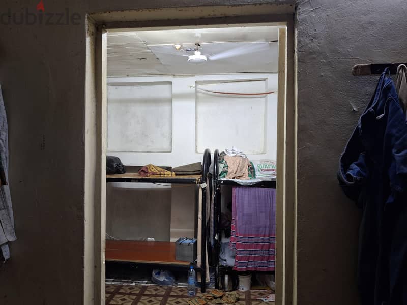 Room foe rent with ewo one room with separate kitchen & washroom 2
