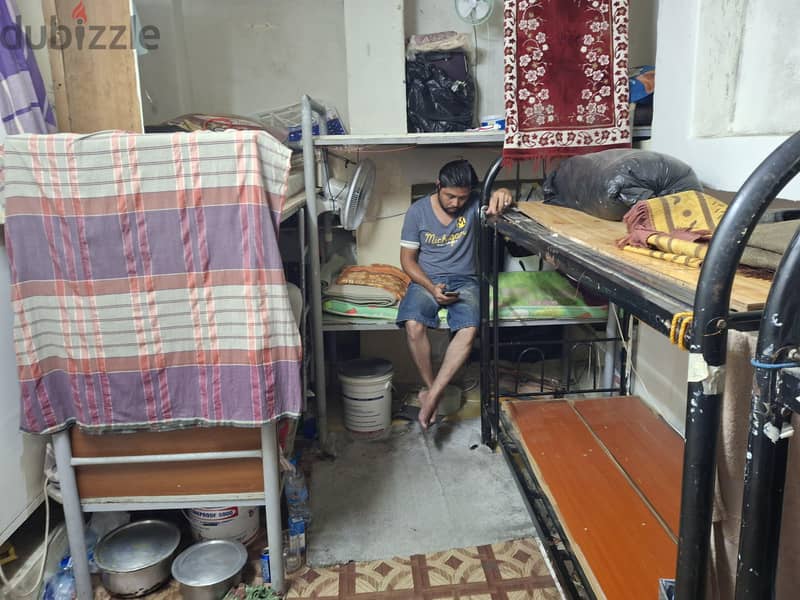 Room foe rent with ewo one room with separate kitchen & washroom 3