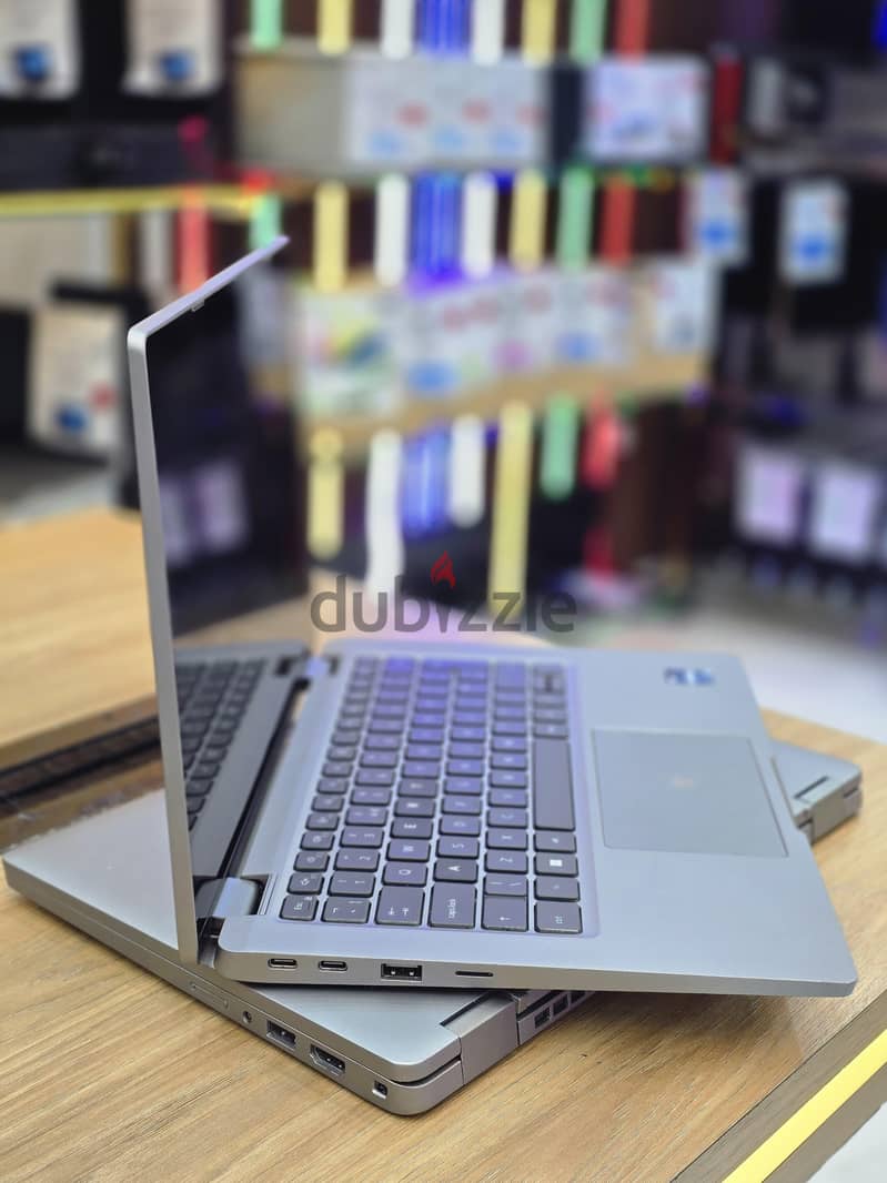 Dell Latitude 5330 Core i5-12th Generation 1