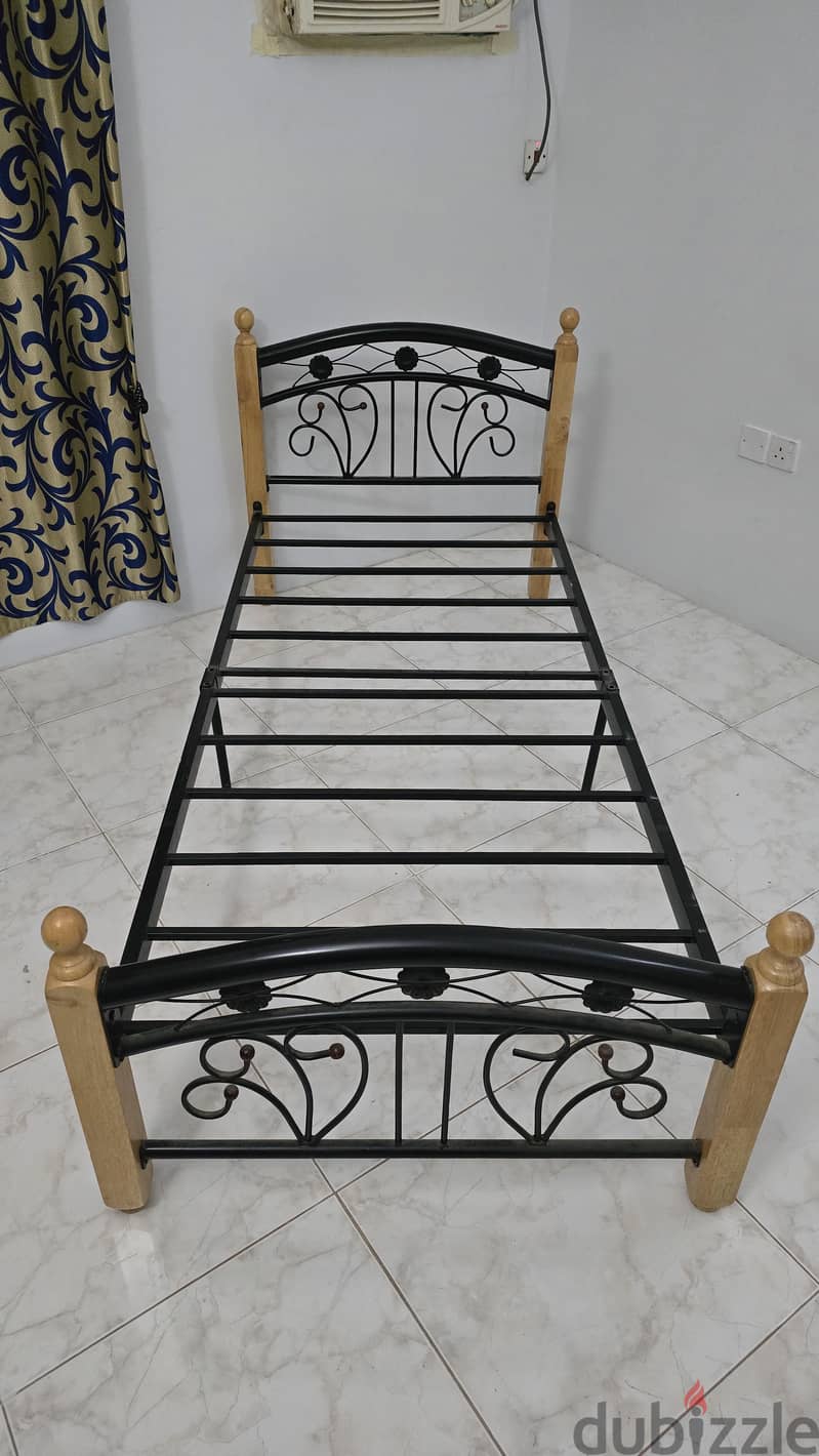 Single cot in very good condition 3