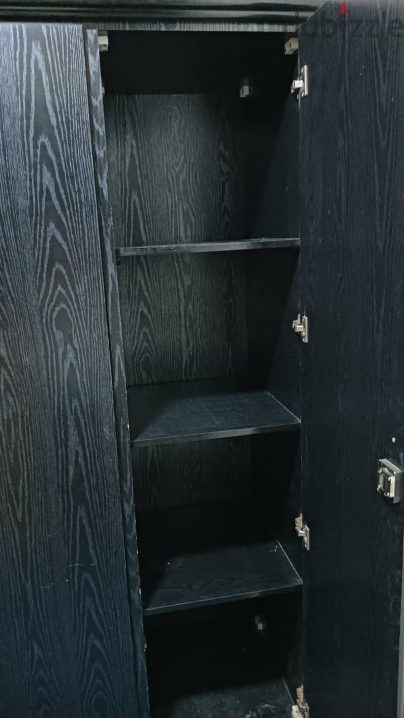 3 door cabinet 2
