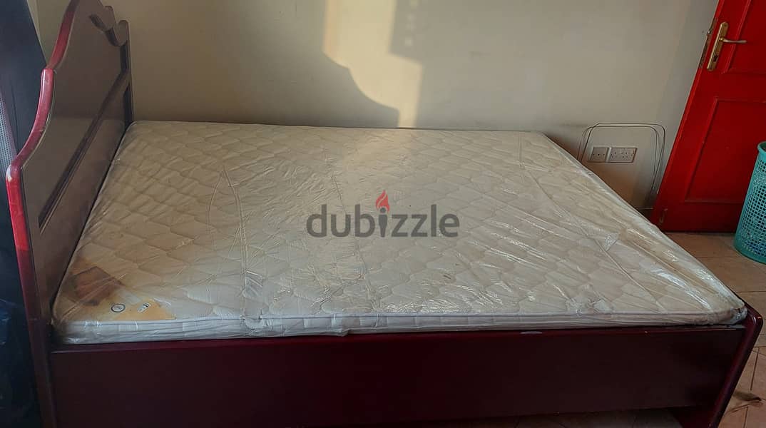 Queen Size Bed with Matress 4