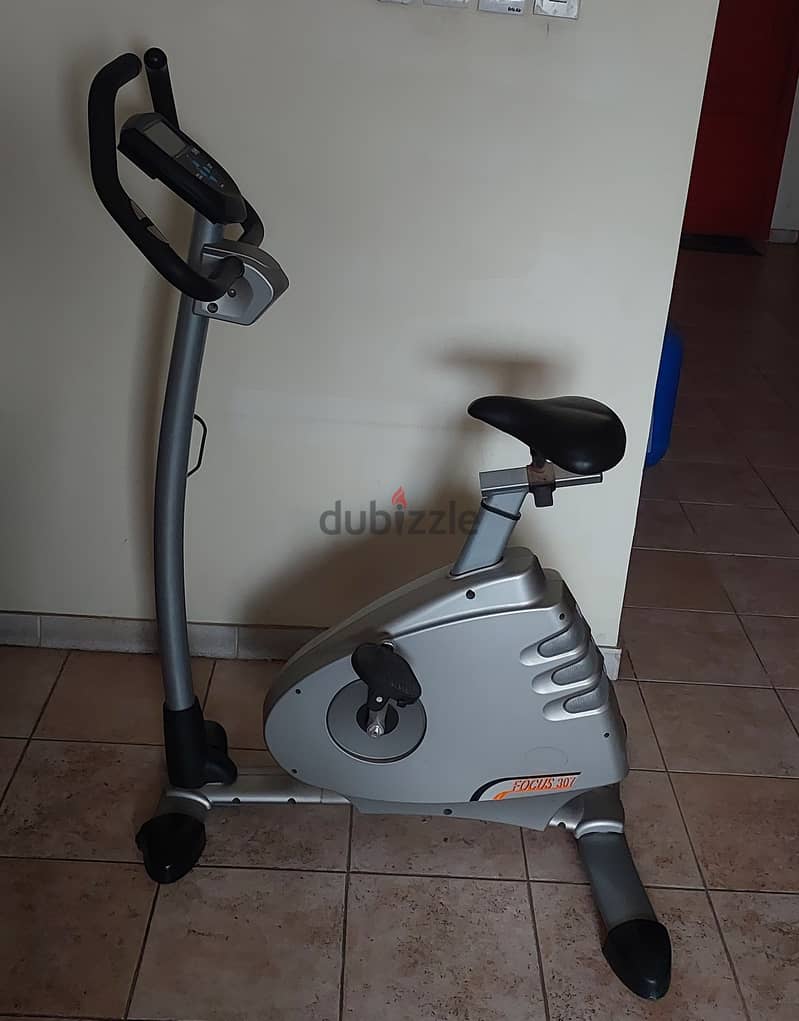Heavy Duty Treadmill, Excercise Cycle 5