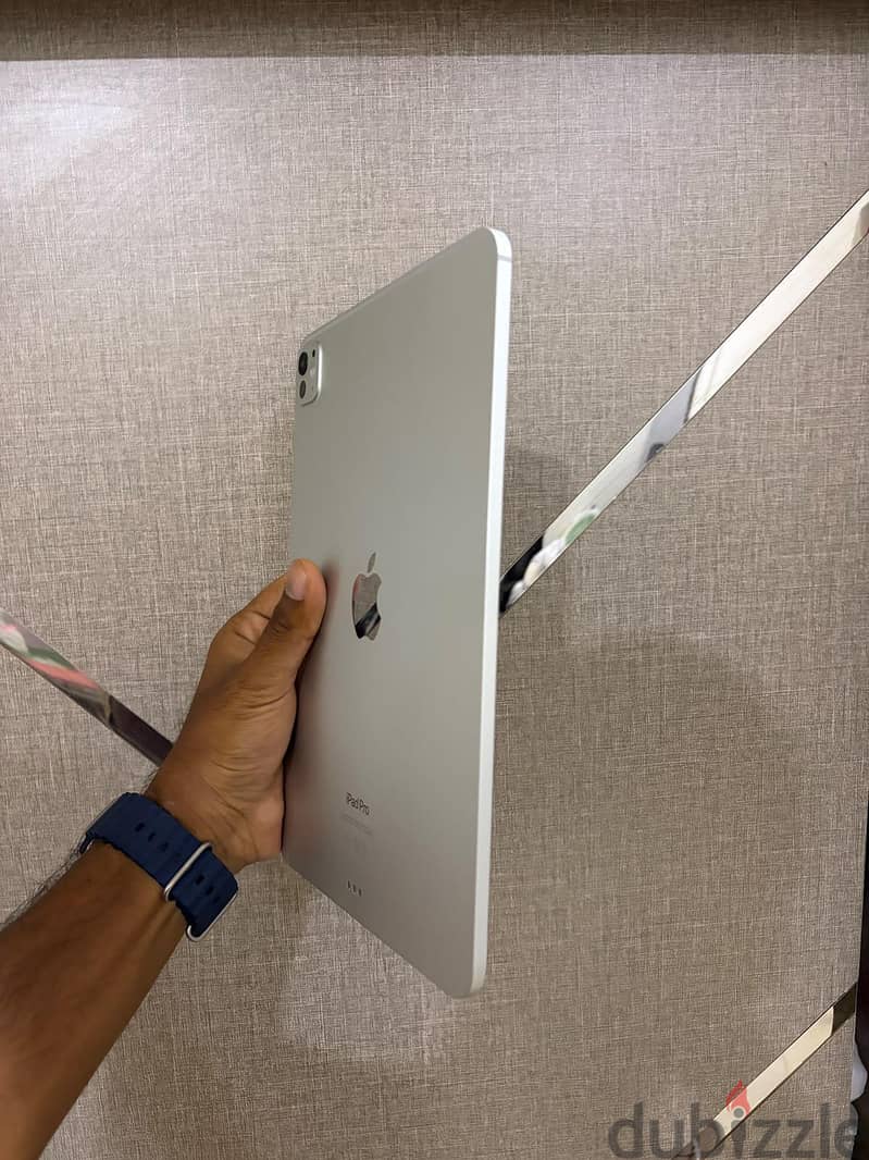 iPad Pro M4 256GB Wi-Fi – Like New! 3