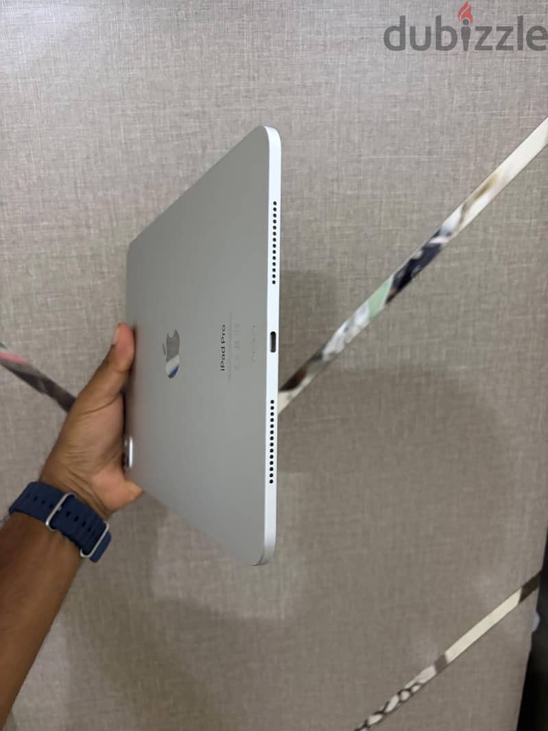 iPad Pro M4 256GB Wi-Fi – Like New! 6